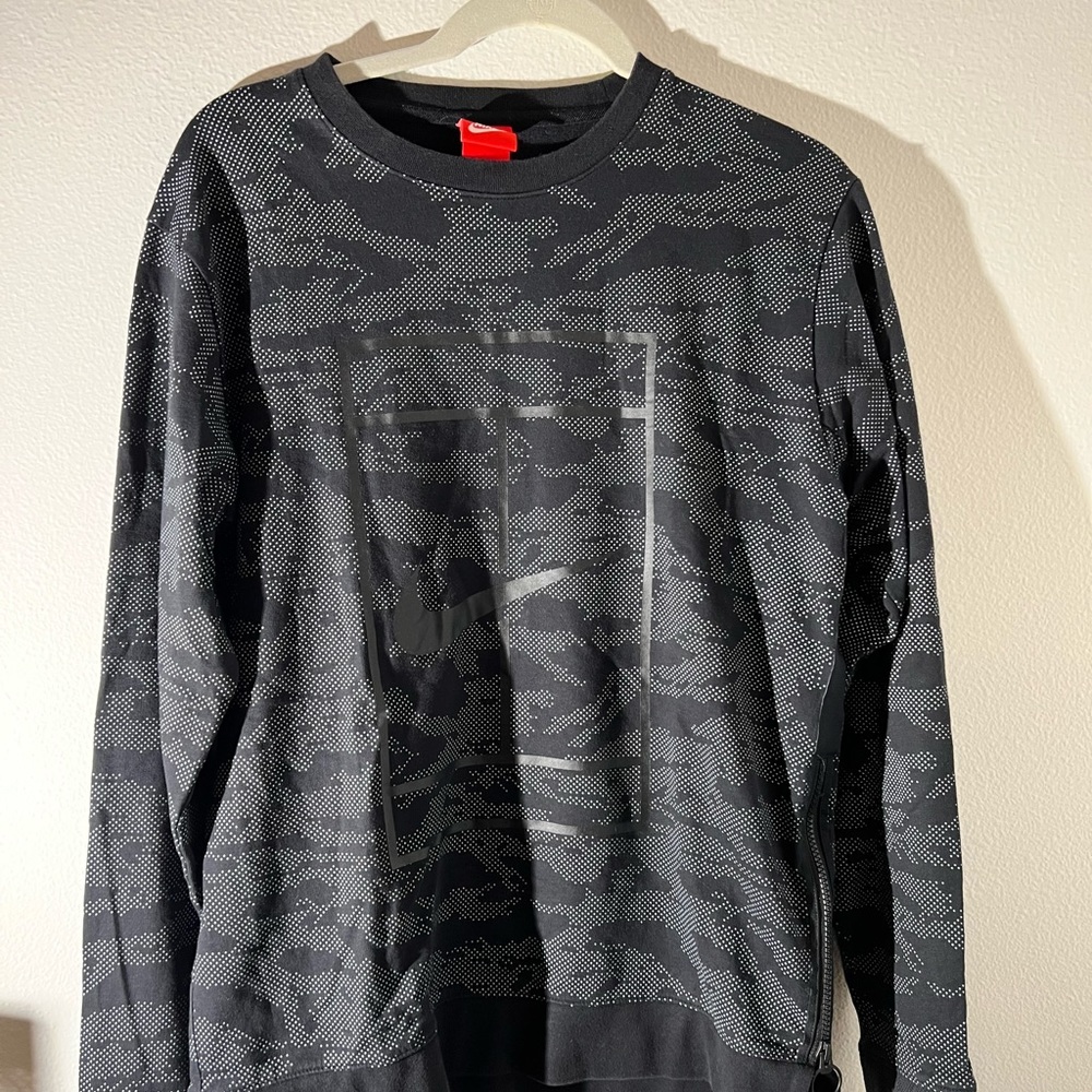 NIKE crew neck with side zip